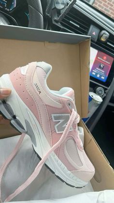 Nb Shoes, Trendy Shoes Sneakers, Pretty Shoes Sneakers, Shoes Heels Classy, Cute Nike Shoes, Hype Shoes, Girly Shoes, Cute Nikes