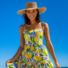 The Positano mini resort dress is sure to give you that “dolce vita” energy on vacation. This gorgeous lemon print mini dress is made with adjustable tie straps that can also tuck in for a strapless look. Shop resort dresses today.