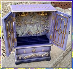 Looking for creative ways to organize your precious gems? Check out these 10 DIY jewelry box ideas that will add style and functionality to your collection. From upcycled materials to personalized designs, discover the perfect storage solution for your accessories. Start crafting your own unique jewelry box today! Jewelry Box Diy, Jewelry Organizer Box, Upcycled Materials, Box Ideas, Jewelry Organizer, Precious Gems, Storage Solution, Jewelry Organization, Jewelry Pieces