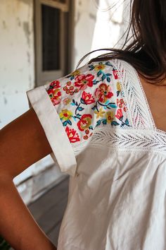 Embroidery and trim mixed top with back spaghetti.* Textured cotton woven fabric.* Sleeve band.* Square neckline.COTTON 100% Neckline Embroidery Designs, Latina Style, Embroidered Tops, Applique Top, Latina Fashion, Embroidery Top, Desi Girl, Costume Dress, Boho Chic Fashion