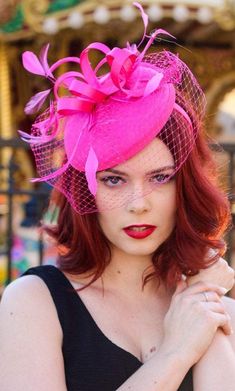 Fascinator With Veil, Woman Hats, British Hats, Ramp Walk, Derby Ideas, Ascot Races, Pink Hats, Ky Derby, Ladies Hats