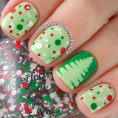 Christmas Nail Designs Easy, Nail Art Noel, Christmas Tree Nails, Unghie Nail Art, Tree Nails, Christmas Nails Easy, Cute Christmas Nails, Christmas Nail Art Designs, Holiday Nail Art