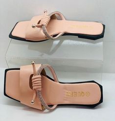 Trendy Slippers, Mens Sandals Fashion, Shoe Makeover, Women Casual Flats, Leather Sandals Handmade, Shoes Photography, Chic Sandals