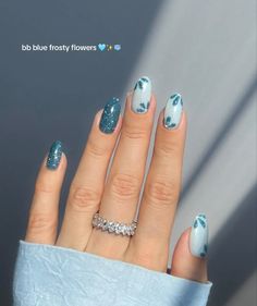 light Blue nails with blue flowers on them and sparkly blue nails on pinky and ring finger Nail Art Bleu, Sky Blue Nails, Blue Glitter Nails, Cute Spring Nails, Blue Nail Designs, Spring Nail Art, Sparkly Nails, Floral Nails