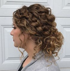 Bridal Hair Styles For Curly Hair, Low Hairstyles Curly Hair, Hair Dos For Wedding Guest Half Up, Very Curly Hair Wedding Styles, Wedding Hair Styles Naturally Curly, Wedding Styles For Naturally Curly Hair, Bridesmaid Hair For Naturally Curly Hair, Low Bun For Curly Hair Loose Updo