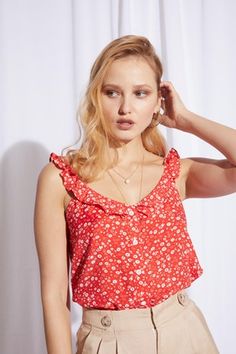 https://www.graceandmila.com/fr/p/top-arche-1705 Dot Tops, Polka Dot Top, Top Tee, Tankini, Camisole Top, Tee Shirts, Tank Tops