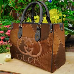 Luxury Hand Bags For Women, Gucci Hand Bags For Women, Black And White Water Closet, High End Purses Handbags, Small Handbag Outfit, Hand Purse Design, Classy Handbags For Women, Hand Bags Designer, Leather Hand Bags For Women