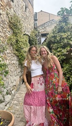 Europe Summer Outfits, Holiday Europe, Spain Outfit, Fashion Style Outfits, Europe Travel Outfits, Zara Skirt, European Summer Outfits, Tailored Clothes, Europe Outfits