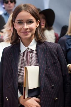 Street Style 2015, Vetements Shoes, Chic Glasses, Lawyer Fashion, Glasses Fashion Women, Miroslava Duma, Red Sunglasses