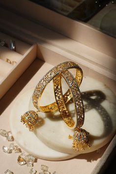 Ad Bangles, Jhumka Designs, Ear Chain, Accessories Ear, Traditional Jewellery, Chandbali Earrings, Gold Plated Bangles, Pakistani Jewelry, Choker Necklace Set