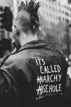 Stile Punk Rock, 1970s Punk, Mohawk Hair, Punk Leather Jacket, Punk Mode, Punk Subculture, 70s Punk, 80s Punk, Punk Culture