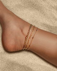 Beautifully handcrafted 14k solid gold anklet with 9 fringe mini bezel shakers diamonds on a dainty cable link chain anklet adjustable 8" - 9". Available in 14k yellow, white and rose gold, uber chic and timeless accessory. Diamond Carat Weight: Approx. 0.15 ctw Total Weight: Approx. 1 gram Standard Production: 4-8 business days Rush Order Production: 2-6 business days Shipping: Select shipping method at checkout. 2-Day Shipping and Overnight shipping available by request at checkout Shipped fro Diamond By The Yard, Font Guide, Gold Cuban Link Chain, Gold Anklet, Gold Box, Chain Anklet, Cuban Link Chain, Timeless Accessories, Cuban Link