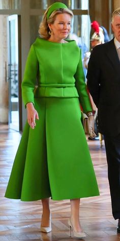 Elegant Midi Skirt, Midi Dress Outfit, Future Inspiration, Woman Suit, Structured Design, Woman Suit Fashion, Royal Style, Royal Families