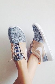 Lovely nike workout fashion style Chique Outfit, Mode Shoes, Estilo Fitness, Nike Kicks, Mode Tips, Nike Free Run, Paris Mode, Blazer Outfit, Nike Trainers