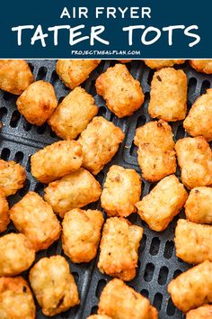 air fryer tater tots on a grill with text overlay that reads, air fryer tater tots