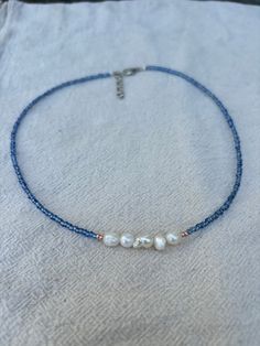 Freshwater pearl blue beaded handmade necklace  Sits as a choker but can rest at your collar bone with adjustable clasp Freshwater Pearl Necklace Diy, Blue Bead Necklace, Diy Choker Necklace Tutorials, Chocker Neckless, Pulseras Aesthetic, Diy Choker Necklace, Blue Pearl Necklace, Beaded Pearl Necklace, Diy Choker