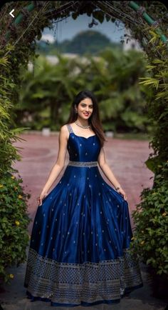 Trendy Outfits Indian, Anarkali Dress Pattern, Frock For Women, Long Dress Design, Indian Dresses Traditional, Fancy Dresses Long