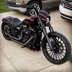 a motorcycle is parked in front of some cars