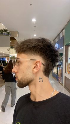 Mullet+Argentino Men Haircut Mullet Fade, Haircuts For Hats Men, Undercut Mohawk Mens, Short Medium Length Haircut Men, Semi Buzzcut Men, Buzz Mullet Men, Urban Mullet, Modern Mullet Burst Fade, Short Asian Mullet