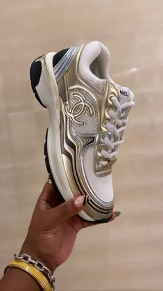 Trainers Women Aesthetic, Jordan Shoes Men, Expensive Sneakers, Designer Sneakers Women, Gold Trainers, York Travel, Jordan Shoes Girls