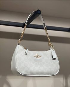 Coach Astetic, Must Have Purses, Cute Purses Aesthetic, Tas Celine, Nice Purses, Shoulder Bag Aesthetic, Coach Mini Bag, Tas Lv