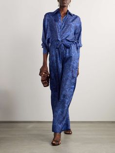 ZIMMERMANN Ottie paisley-print silk wide-leg pants | NET-A-PORTER Blue Silk Pants For Work, Chic Blue Silk Pants, Zimmermann Resort, Uzun Boy, Silk Wide Leg Pants, Paisley Pants, Paisley Motif, Winter Typ, Sleeves Clothing