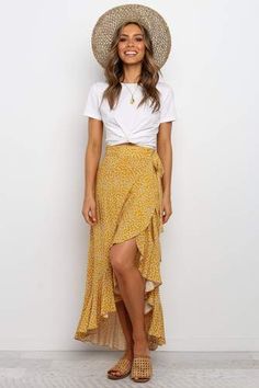 Mid Length Skirt Outfit Summer, Hippie Spring Outfits, Mother’s Day Outfit, Boho Mom, Skirt Outfits Summer, Outfit Photography, Senior Style, Mom Wardrobe, Summer Apparel