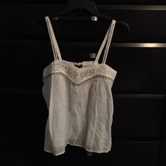 American Eagle Flowy Tank. Size Small. Nwt. Gauze Material. Casual White Camisole For Daywear, White Cotton Camisole For Vacation, White Bohemian Cotton Camisole, White Lace Trim Camisole Casual Style, White Lace Trim Casual Camisole, Casual Cream Camisole For The Beach, Thrift Finds Clothes, Sabrina Concert, Spaghetti Top