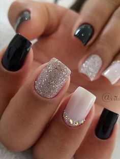 Have a look at these 40 black nail designs you can try out. These designs are made on acrylic nails but could also be done on real nails. Black Nails With Glitter, New Years Nail Designs, Silver Glitter Nails, Gold Glitter Nails, Colorful Nails, Glitter Gel Nails, Smink Inspiration, Classic Nails, Short Acrylic Nails Designs