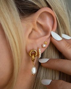 Mini Gold Pearl Hoops  Size: approx. 0.5 inch Gold Plated Pearlized Glass Preppy Jewelry, Jewelry Accessories Ideas, Dope Jewelry, Jewelry Essentials, Stacked Jewelry, Jewelry Lookbook, Flower Earrings Studs, Girly Jewelry, Pearl Stud Earrings