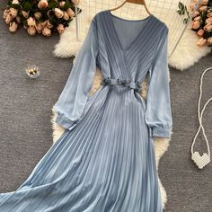 Cute V Neck Short Dress Fashion Dress P304Material: blendedColor: blue, khakiSize(cm): S, M, L, XL,2XLS length 118 bust 94 waist 74 sleeve length 56M length 119 bust 98 waist 78 sleeve length 57L length 120 bust 102 waist 82 sleeve length 58XL length 121 bust 106 waist 86 sleeve length 592XL length 122 bust 110 waist 90 sleeve length 60 V Neck Short Dress, Mood Designer Fabrics, Cute V, Short Dress Styles, Preppy Dresses, Women Long Dresses, Dress Fashion, Dress Backs, Dress Materials