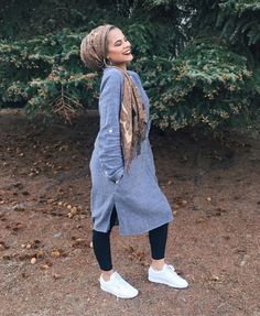 HIjabi Fashion. Jean Dress. White Sneakers. Dress White Sneakers, Hijabi Mode, Mode Turban, Cute Modest Outfits, Modesty Fashion