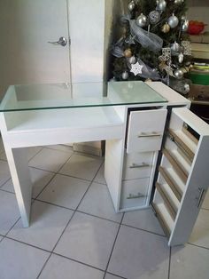 Nail Salon Desk Ideas, Tiny Salon Ideas, Nail Desk Ideas, Nail Desks, Desain Salon Kuku, Nails Table, Nail Salon Interior Design, Nail Salon Ideas, Nail Room Ideas