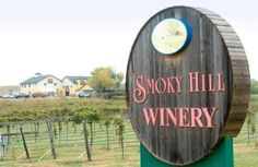 there is a sign that says smoky hill winery