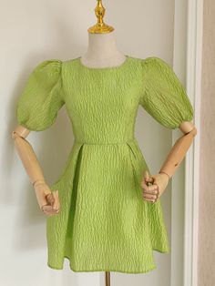 Mesh jacquard inline feeling fabric ~ dress hem with pocketsThe puffy color shows the skin is fair ~Name: temperament, gauze jacquard bubble sleeves, slim green dressMaterial:blendedColor:greenStyle:freshFeatures:temperamentm,jacquard&ltp&gtSize(cm)S,M,L 1inch=2.54cm</p>&ltbr/>&ltp&gtS :length 80cm bust: 80cm-84cm,waist:68cm</p>&ltbr/>&ltp&gtM:length 81cm bust 86cm-88cm,waist:70cm</p>&ltbr/>&ltp&gtL: length 82cm bust 88cm-90c Green Puff Sleeve Dress With Lantern Sleeves, Green Puff Sleeve Lantern Sleeve Dress, Green Puff Sleeve Dress With Gathered Sleeves, Green Dress With Puff Gathered Sleeves, Elegant Green Puff Sleeve Dress With Gathered Sleeves, Elegant Green Lantern Sleeve Dress, Fitted Green Puff Sleeve Dress, Elegant Green Knee-length Puff Sleeve Dress, Green Puff Sleeve Dress For Party With Lantern Sleeves