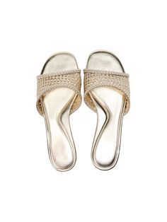 Elevate your shoe game with Alyla Braided Flat Sandals. These elegant sandals feature a minimal style and a comfortable flat heel, perfect for any good girl on the go. Made from faux leather in a stunning gold color, these sandals are a must-have addition to your shoe collection from Good Girl Things Shoes & Bags. Details Alyla Braided Flat Sandals in Gold Minimal style Flat heel Faux leather Elegant Good Girl Things Shoes & Bags Collection Elegant Summer Beach Flats, Gold Flats For Evening In Spring, Gold Open Toe Flats For Beach, Gold Flats For Evening With Flat Heel, Gold Flats For Summer Parties, Gold Low Heel Flats For Party, Gold Flats For Evening, Gold Flats For Evening Occasions, Chic Gold Flats For Parties