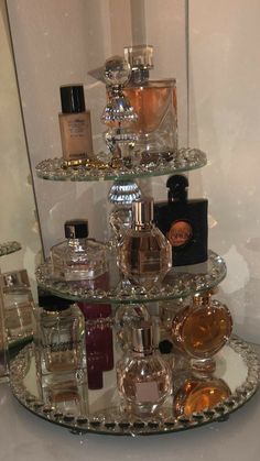 Profumo Victoria Secret, Koleksi Parfum, Perfume Display, Perfume Organization, Perfume Collection Fragrance, Makijaż Smokey Eye, Perfume Scents, Perfume Lover, Room Makeover Inspiration