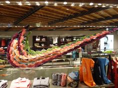 Nike Retail, Nike Free Runners, Nike Outlet, Retail Store Design, Discount Nikes, Nike Roshe Run, Retail Interior, Shoe Display, Nike Basketball Shoes