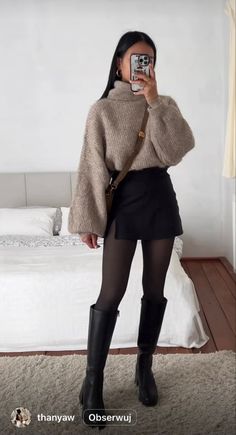 Vinter Mode Outfits, Modele Fitness, Rok Mini, Looks Pinterest, Paris Mode, Cold Outfits, Paris Outfits, Skirt Mini