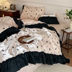 Vintage Inspired Silky Floral Ruffle Bedding Set / Black Pink Medium Flat Cruella Room, Bedding Set Black, Classic Duvet Covers, Room Decor Tips, Freetime Activities, Stylish Bedding, Floral Bedding Sets, Bed Sheet Sizes, Wall Panels Bedroom