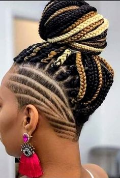 Razor Cuts, Shaved Designs, Undercut Styles, Hairstyles For Black Hair, Barber Razor, Mohawk Braid