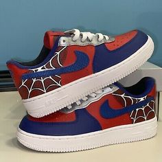 Spider Man Af1, Spiderman Airforce, Spiderman Shoes Nike, Spider Man Painted Shoes, Spider Man Shoes Nike, Spiderman Style Clothes, Spiderman Shoes Diy, Spiderman Nike Shoes, Custom Spiderman Shoes