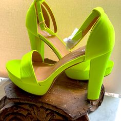 Neon Acid Chartreuse Green Matte Satin Platform Chunky Heel Ankle Buckle Strap Top Moda Celebrity Blogger Kylie Rihanna Favorite Shoe Size 7.5 Celebrity Blogger Hot Fall Color And Favorite Style Looks Like The Famous Medusa Versace That Sell For $1,595.00 Man Made Upper New Never Worn / No Box / Excellent Unworn Condition Smoke Free / Pet Free Home Gorgeous These Were Just Seen On The Versace And Valentino Paris Runway Shows Questions? Leave A Comment Below! Lime Green Heels For Spring, Lime Green Heels For Spring Party, Spring Lime Green Heels, Yellow Heels With Padded Heel, Fitted Yellow Heels With Padded Heel, Neon Yellow Fitted High Heels, Fitted Neon Yellow High Heels, Fitted Yellow Heels With Heel Strap, Yellow Fitted Ankle Strap Heels