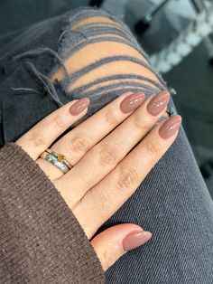 This color is the perfect shade of brownish, nudish, all season fit gorgeous nails 🤍 Gentle Nails, Toxic Products, Stunning Nails, Diy Designs, Subtle Nails, Casual Nails, Soft Nails, Trim Nails