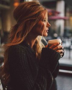 Give yourself a tousled half-up, half-down hairstyle by following this messy hair tutorial. Scene Girl, Urban Lifestyle, Olivia Palermo, A Cup Of Coffee, Hair Envy, 가을 패션, Hippie Chic, Looks Style