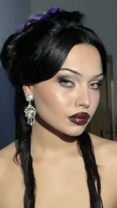 Smudgy Eye Makeup, Romantic Goth Makeup, Vamp Makeup, Neutral Eye Shadow, Overlined Lips, Vampy Makeup, Dark Makeup Looks, Romantic Makeup, Vampire Makeup