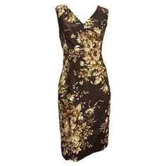 Presenting a fabulous brown floral Dolce and Gabbana sleeveless dress. From the Spring/Summer 1997 collection, this dress features a floral print that was heavily used on the season's runway. Approximate measurements: Size - removed Bust: 34 - 37" Waist: 32 - 33" Hips: 40 - 42" Shoulder to hem: 41" Dolce And Gabbana Runway, Floral Sleeveless Dress, Sleeveless Floral Dress, Brown Floral, Floral Sleeveless, Dolce & Gabbana, Brown Beige, Primavera Estate, Day Dresses