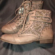 Nwt Taupe Flower Accented Combat Boots < Same Day Ship> Brown Closed Toe Lace-up Boots For Spring, Spring Synthetic Lace-up Ankle Boots, High-top Laced Boots For Spring, Brown Lace-up Boots For Spring, Spring Lace-up Brown Boots, Spring High-top Lace-up Brown Boots, Synthetic Boots With Laces For Spring, Brown High-top Lace-up Boots For Spring, Spring Brown High-top Lace-up Boots