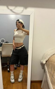 Pakaian Hipster, Baggy Outfit Ideas, Celana Fashion, Foto Tips, Trendy Outfits For Teens, Tomboy Outfits, Tomboy Style Outfits, Style Streetwear