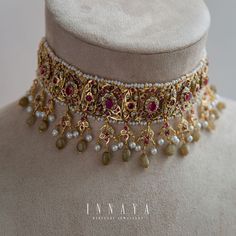 Jadau Set Designs, Jadau Necklace Choker, Gold Necklace Arabic Design, Jadau Sets Indian Jewelry, Choker Necklace Designs In Gold, Jewelry Design Necklace Choker, Jadau Jewellery Traditional, Jwellery Design Indian Jewelry Necklace, Gold Pearl Jewelry Necklace